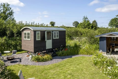 Enclosed garden around the shepherds hut