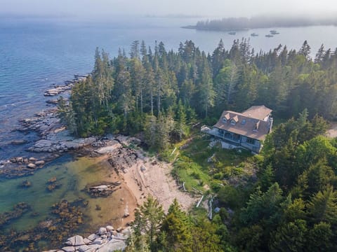 Back Seaside Black Pt Hideaway