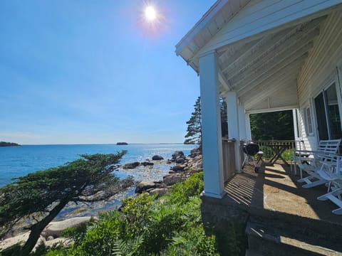  Covered porch 