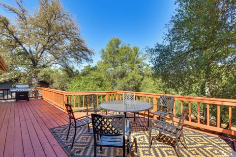 Groveland Vacation Rental | 3BR | 2.5BA | 2,000 Sq Ft | 1 Step Required