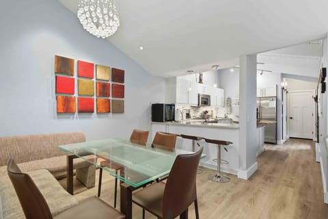 Dining + Bar Seating