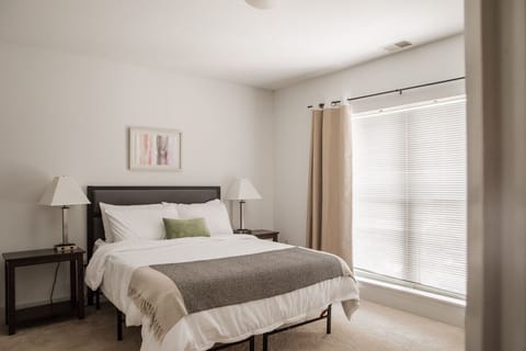 Bedroom with queen size bed