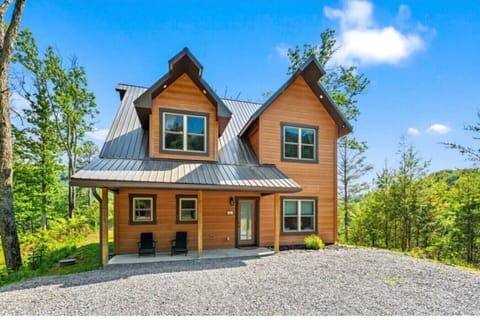 Modern Four Bedroom Cabin surrounded by nature!