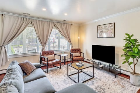 North Bergen Vacation Rental | 3BR | 1BA | Steps Required | 1,404 Sq Ft