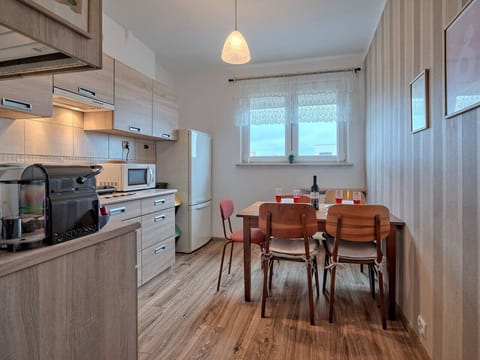 Full Kitchen with Dining Area | Book Now with RENTUJEMY