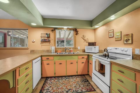 Fully stocked kitchen, just bring the ingredients! - 3 bedroom unit