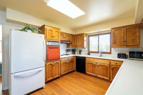 You’ll have access to all the appliances, cookware and dinnerware you could need