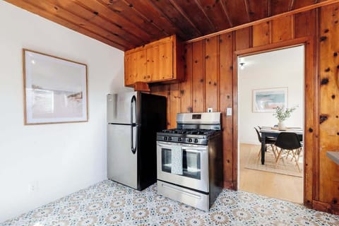 The fully equipped kitchen is ready for your MasterChef skills.