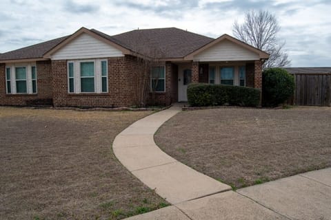 4 BR home in a quiet cul-de-sac