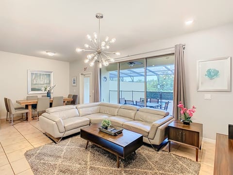 Spacious Living room, perfect spot to relax after a long day😊