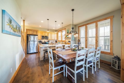 The dining room and kitchen open concept floor plan. 