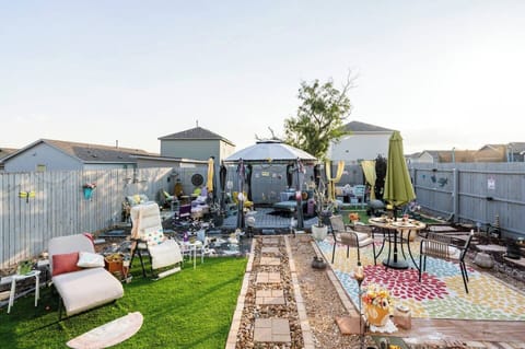 Enjoy your stay hanging out with family or friends in this private yard. 