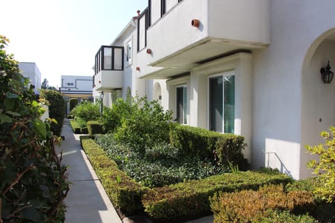 Side entry views.