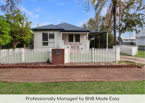 The Corner Cottage | Quaint & Cosy Charm
