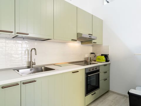 Kitchen Appliance, Kitchen, Countertop, Cabinetry, Interior Design, Major Appliance, Flooring, Furniture, Kitchen Stove, Wood