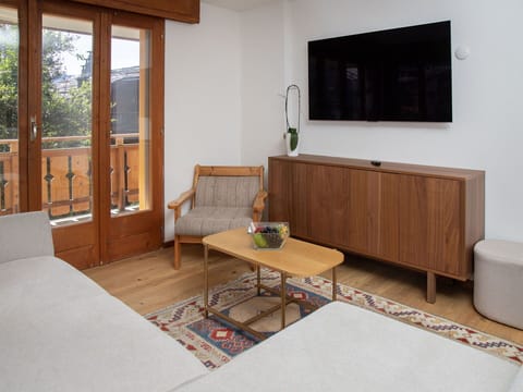Furniture, Flooring, Interior Design, Wood, Floor, Room, Living Room, Brown, Table, Wood Flooring