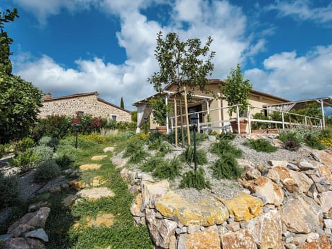 Rock, Shrub, Landscape, Rural Area, Cottage, Land Lot, Garden, Farmhouse, Estate