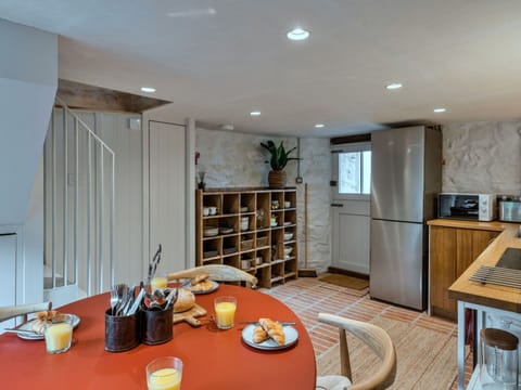 Water, Body Of Water, Coast, Coastal And Oceanic Landforms, Sea, Summer, Beach, Ocean, Tourist Attraction, Shore