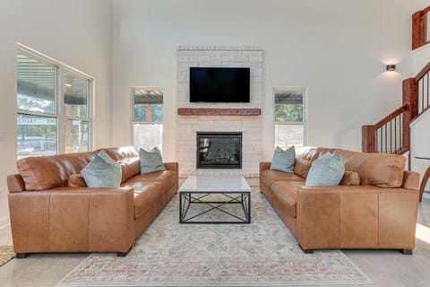 Lake Texoma Vacation Rental | 4BR | 3BA | 2,417 Sq Ft | Step to Enter