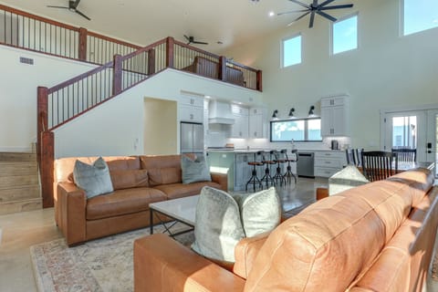 Living Room | Smart TV | Gas Fireplace | Free WiFi | 1st Floor