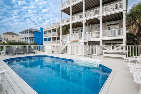 Shared Pool w plentiful seating and picnic table