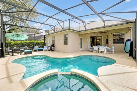 Beautiful 5-bedroom, 4.5 bath pool/hot tub home with plenty of space for 10 guests