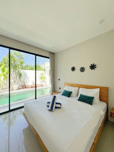 Step into serenity and comfort at Villa Kaba’s ensuite bedroom—a tranquil sanctuary blending tropical style with Bali’s calming charm. Your personal escape awaits. #Villa Kaba