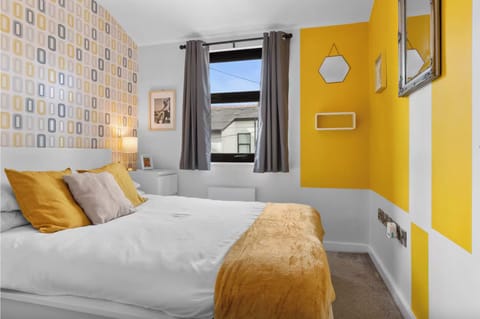 Bedroom 3: double bed