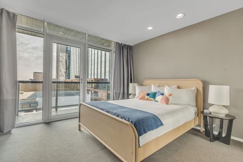 Unit with one Queen bed