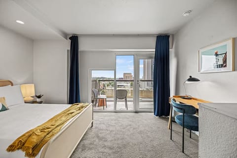 Unit with one Queen bed