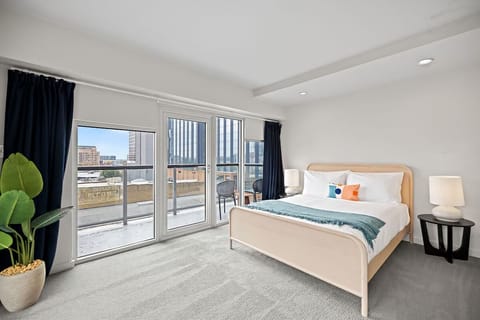 Unit with one Queen bed