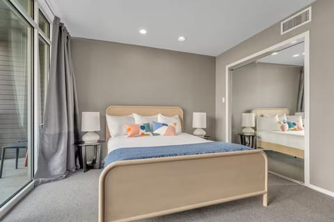 Unit with one Queen bed
