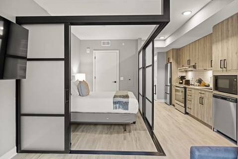 Unit with one queen bed