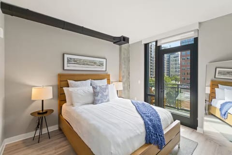Unit with one queen bed