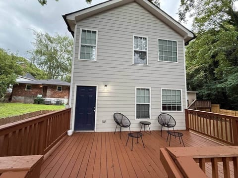 fence back yard and patio