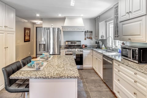 Kitchen | Air Fryer | Pod Coffee Maker | Dishwasher