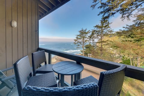 Newport Vacation Rental | 1BR | 1.5BA | 1,100 Sq Ft | Stairs to Access