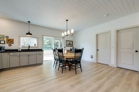 Dining Area | Dishware & Flatware