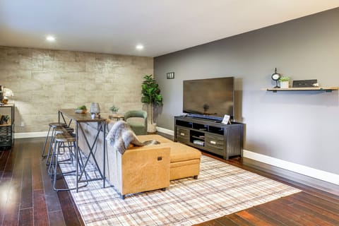 Vancouver Vacation Rental | 2BR | 2BA | Stairs to Enter | 1,300 Sq Ft