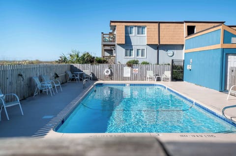 Oceanfront with Pool 