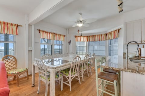 Legasea-Lower Level  Dining Area