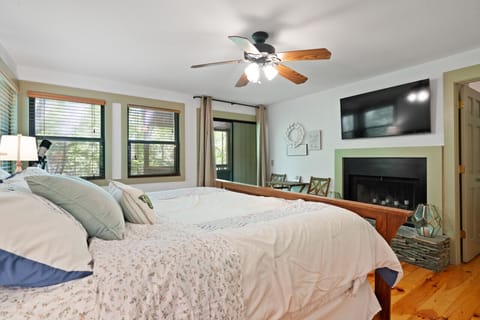 Cozy Corner - Entry Level King Suite