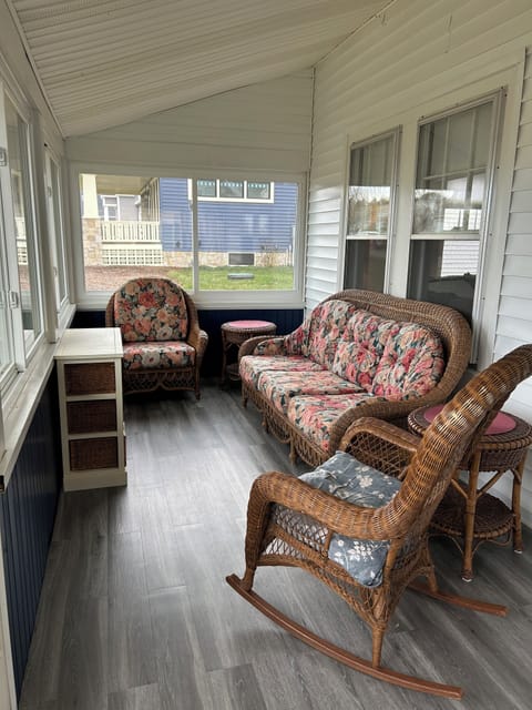 Three season porch
