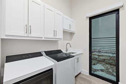 Full Size Washer/Dryer