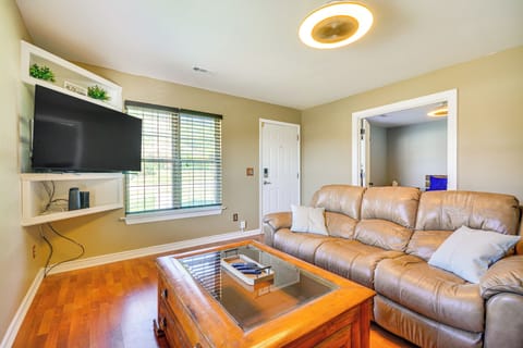 Greensboro Vacation Rental | 3BR | 2BA | Steps to Enter | 1,144 Sq Ft