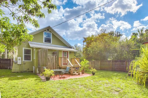 Fort Myers Vacation Rental | 3BR | 1BA | 1,500 Sq Ft | 5 Steps to Enter