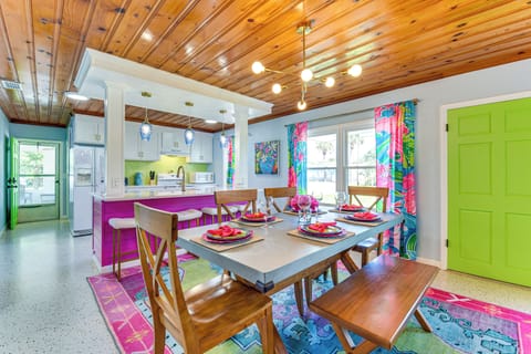 Dining Area | Dishware/Flatware