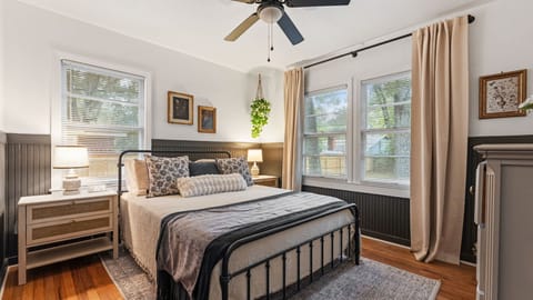 The Stonehaven Room  (Master with Queen Bed)