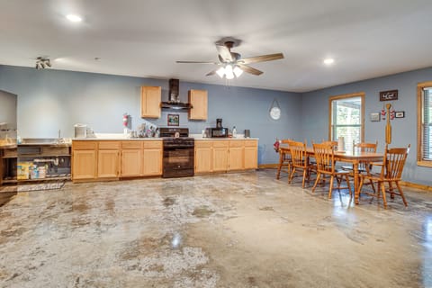 Kitchen | Blender | Toaster | Dining Table | Spices