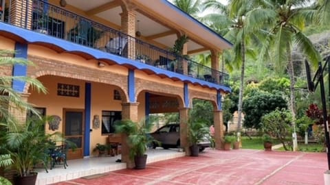 Elena's - Casa Flores